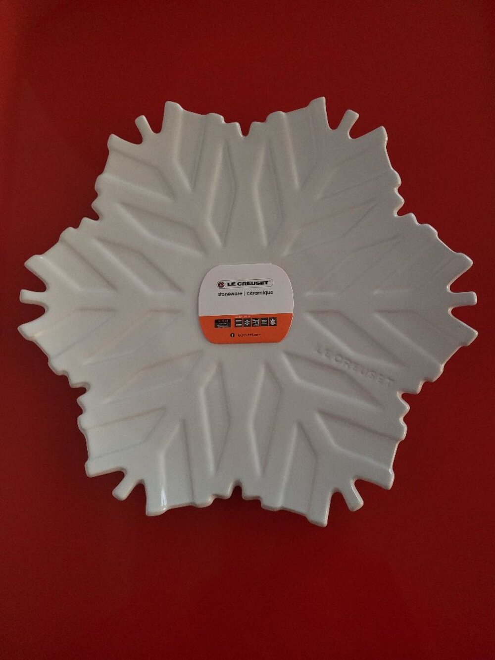 LE CREUSET WHITE STONEWARE SNOWFLAKE PLATTER, 12" X 11", NIB